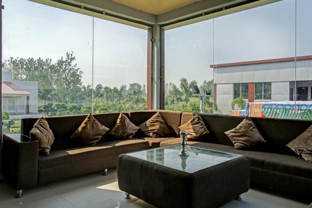 โอโย 62241 สวัสติก การ์เดน Hotel Dhampur ภายนอก รูปภาพ