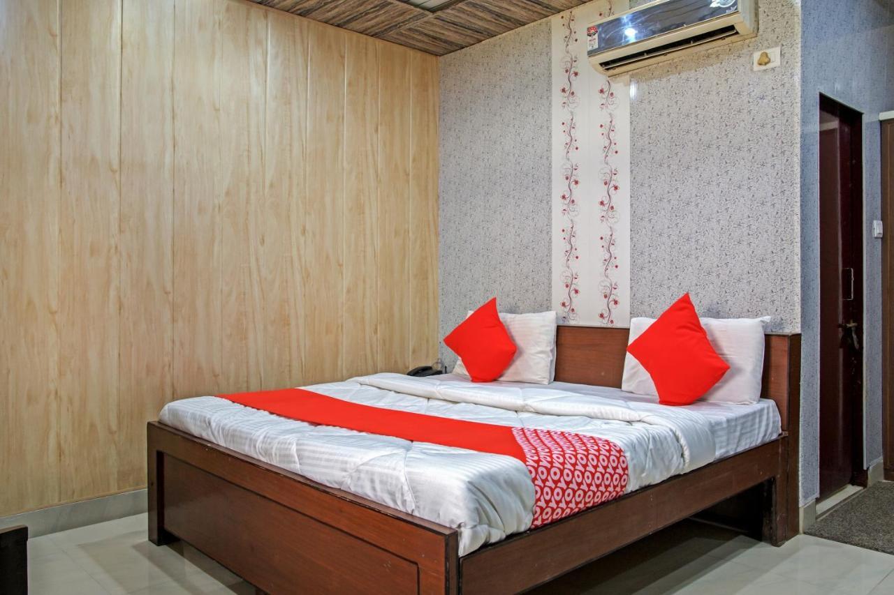 โอโย 62241 สวัสติก การ์เดน Hotel Dhampur ภายนอก รูปภาพ