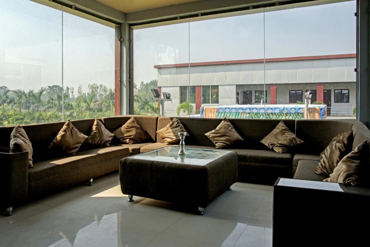 โอโย 62241 สวัสติก การ์เดน Hotel Dhampur ภายนอก รูปภาพ