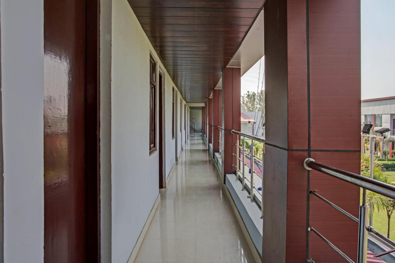 โอโย 62241 สวัสติก การ์เดน Hotel Dhampur ภายนอก รูปภาพ