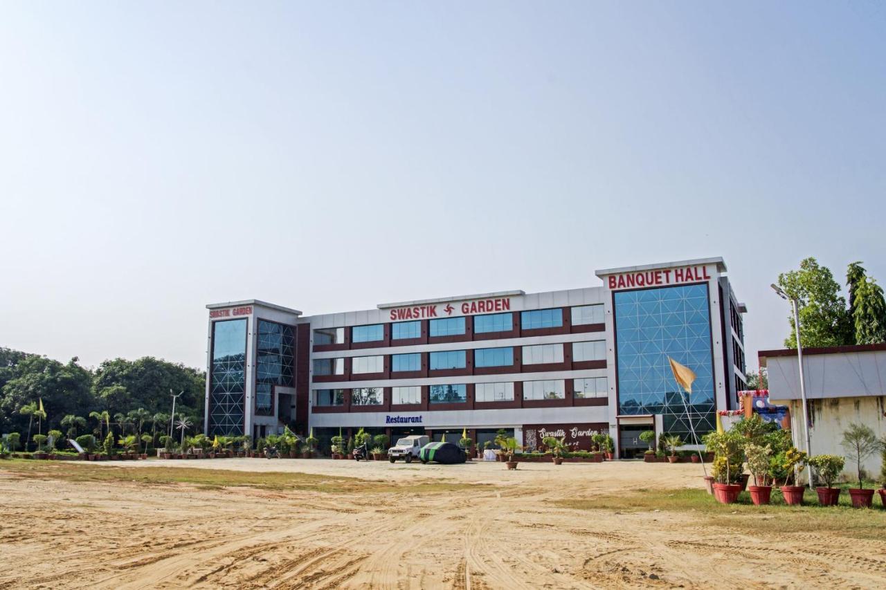 โอโย 62241 สวัสติก การ์เดน Hotel Dhampur ภายนอก รูปภาพ