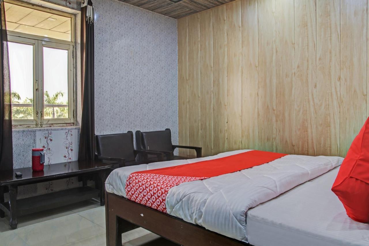 โอโย 62241 สวัสติก การ์เดน Hotel Dhampur ภายนอก รูปภาพ