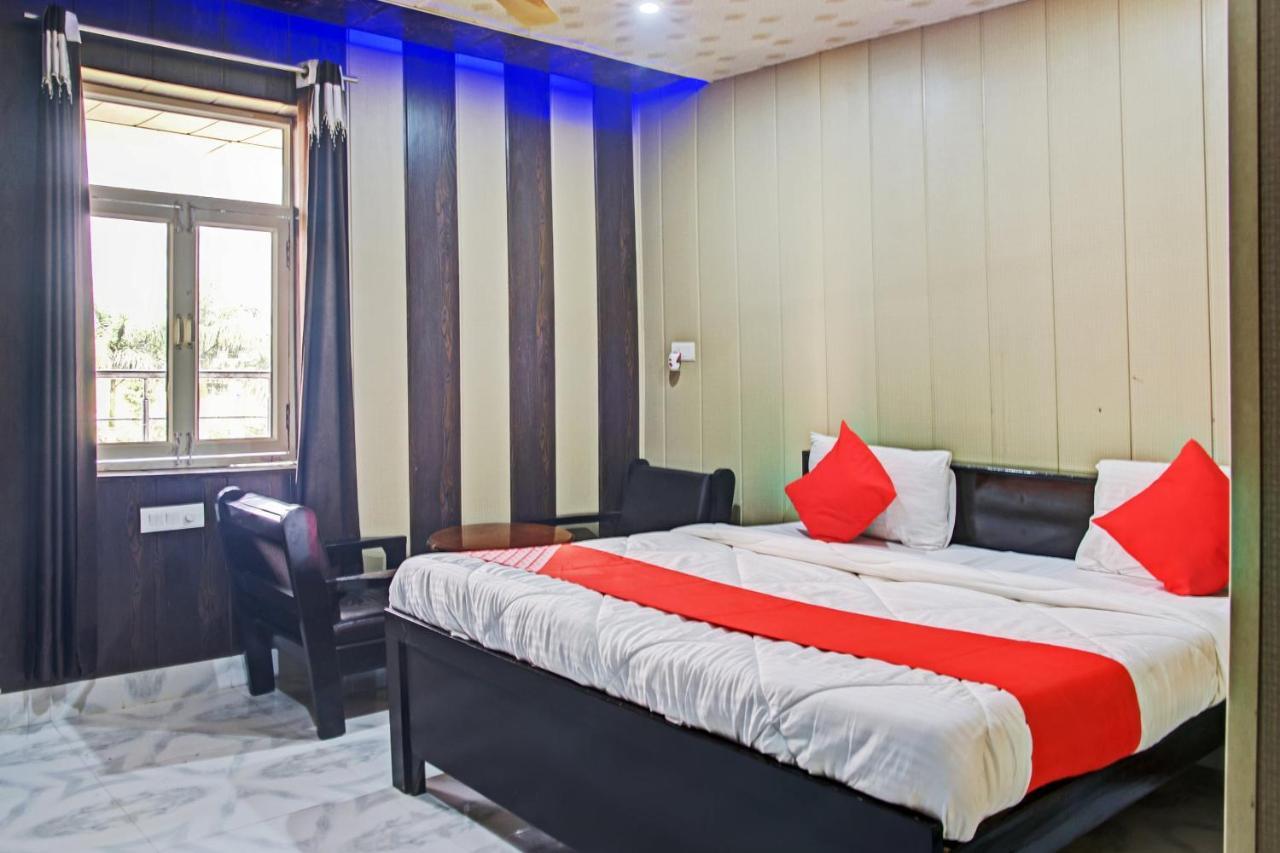 โอโย 62241 สวัสติก การ์เดน Hotel Dhampur ภายนอก รูปภาพ